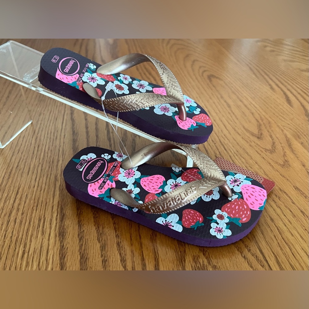NWT Havaianas Child Eggplant/Rose Gold Flip Flop Size 2 Youth Girl
